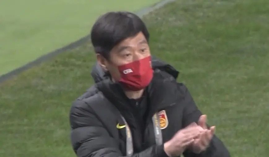 调教白丝女仆